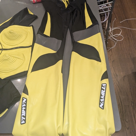 Namilia Outfit - Picture 3 of 4